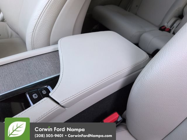 Used 2023 Volvo XC90 B5 Plus w/ Protection Package Premier AWD/4WD image 18