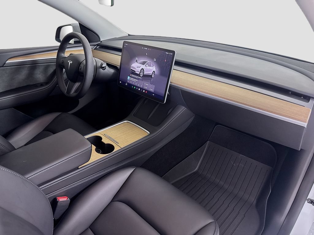 Used 2024 Tesla Model Y Long Range AWD/4WD image 25