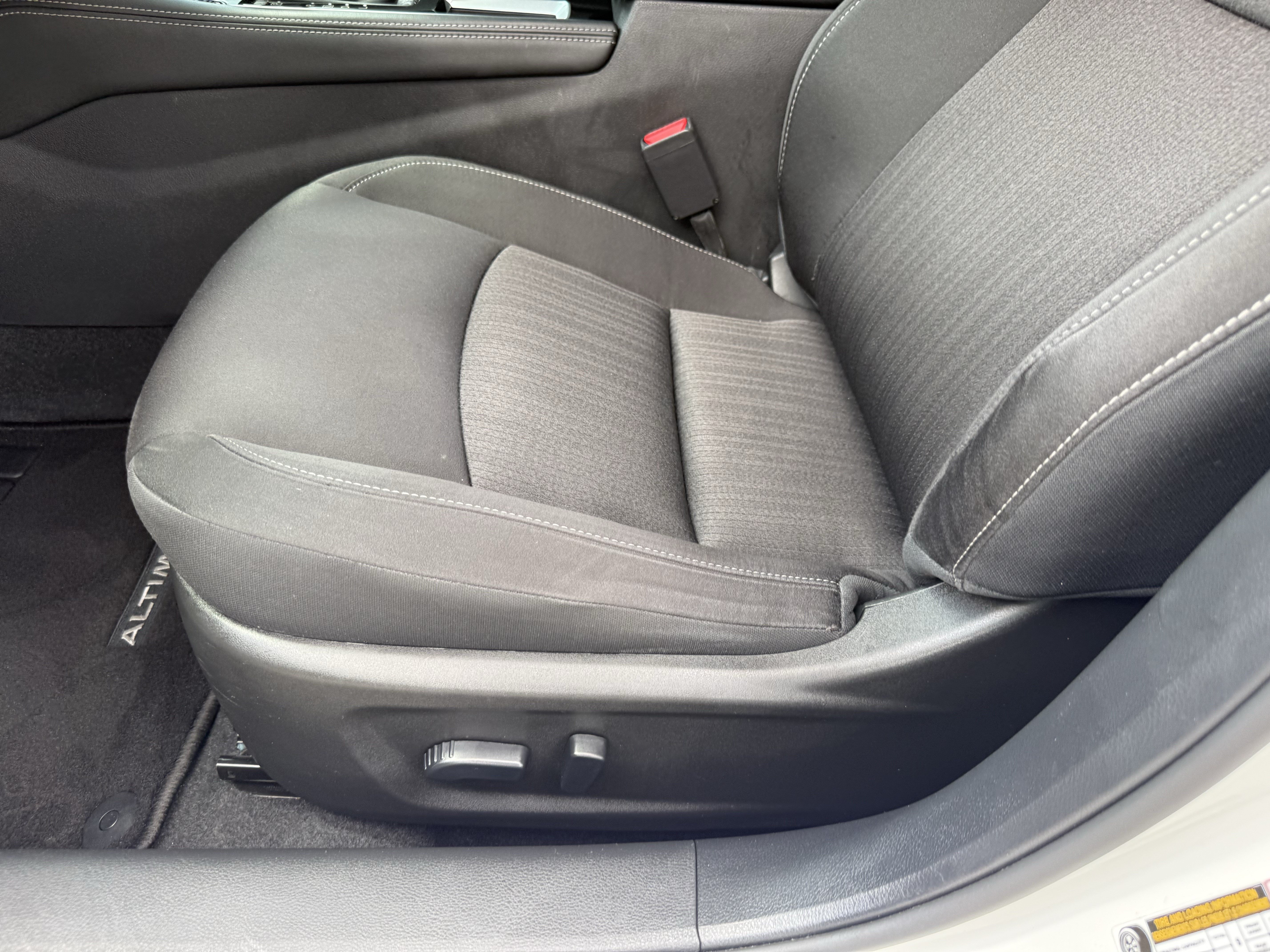 Used 2023 Nissan Altima 2.5 SV FWD image 28