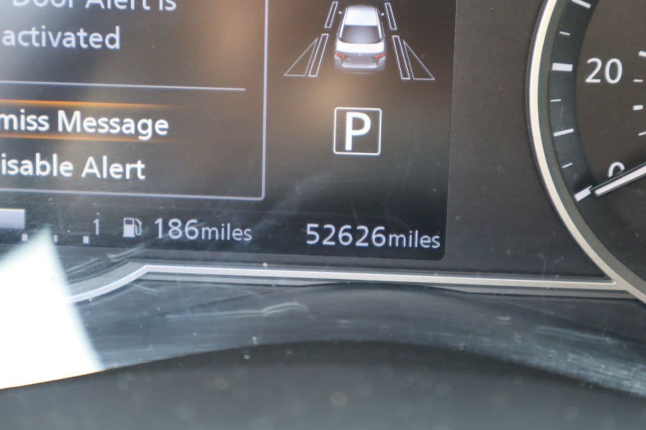 Used 2024 Nissan Versa SV FWD image 9