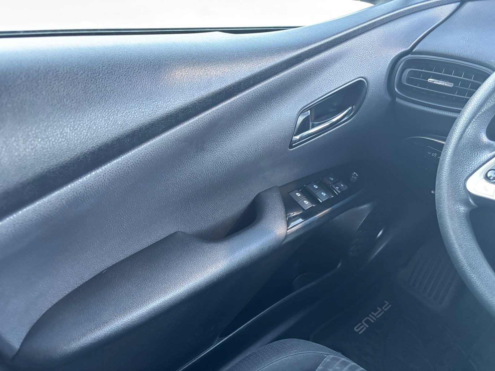 Used 2017 Toyota Prius Two FWD image 17