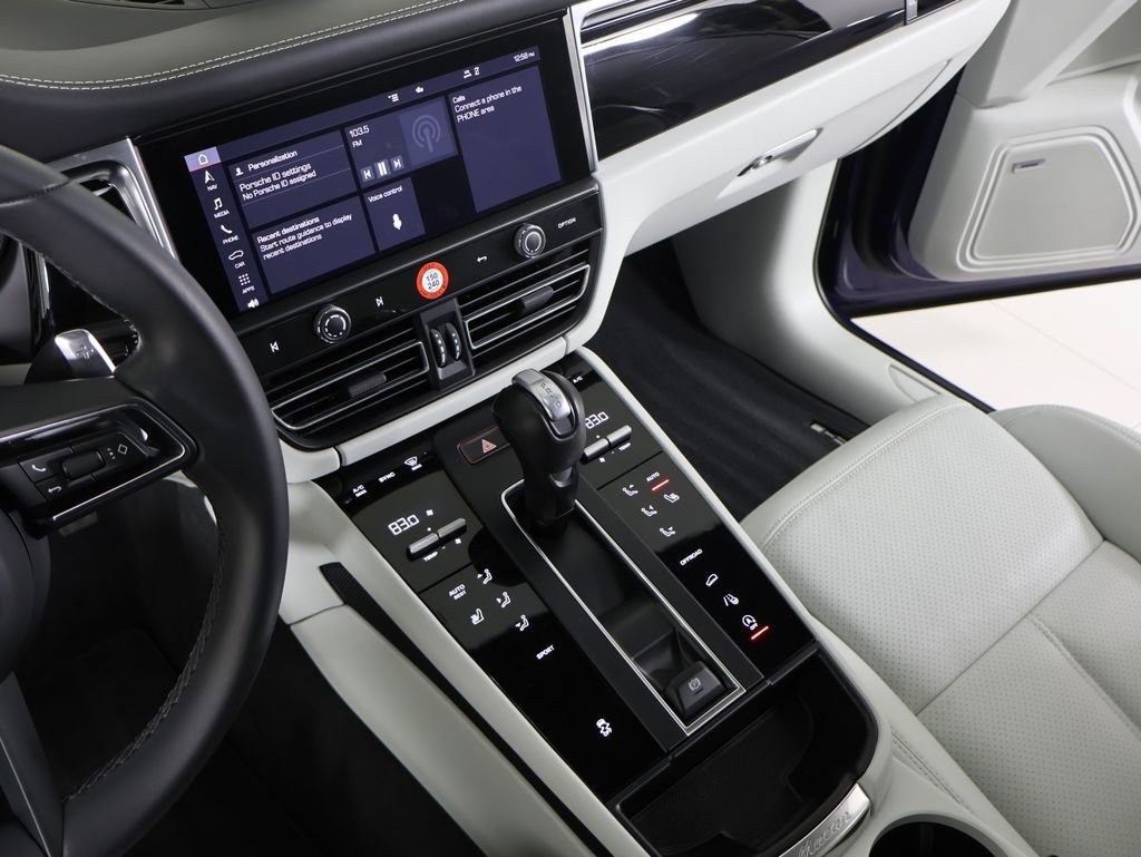 Certified 2024 Porsche Macan image 21