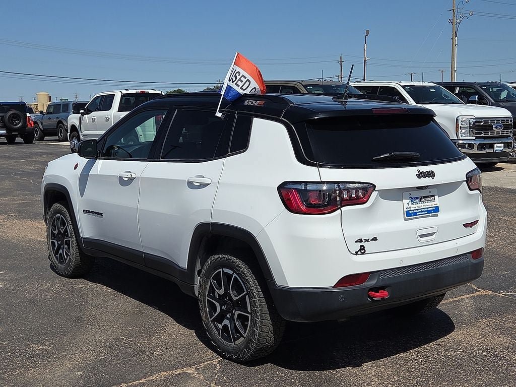 Used 2025 Jeep Compass Trailhawk AWD/4WD image 3