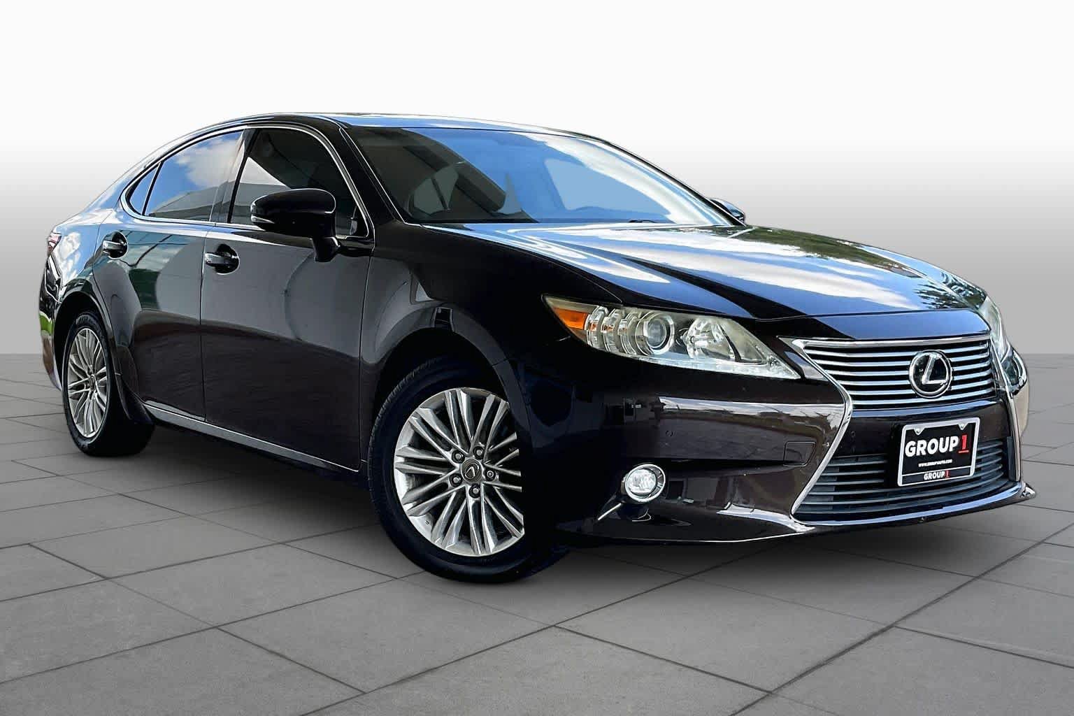 Used 2014 Lexus ES 350 w/ Luxury Package FWD image 3