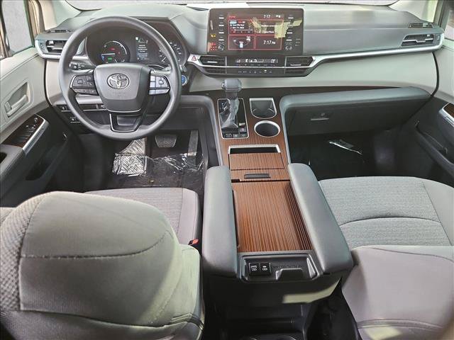 Used 2023 Toyota Sienna LE FWD image 22