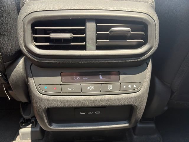 Used 2024 Honda Pilot Touring image 8