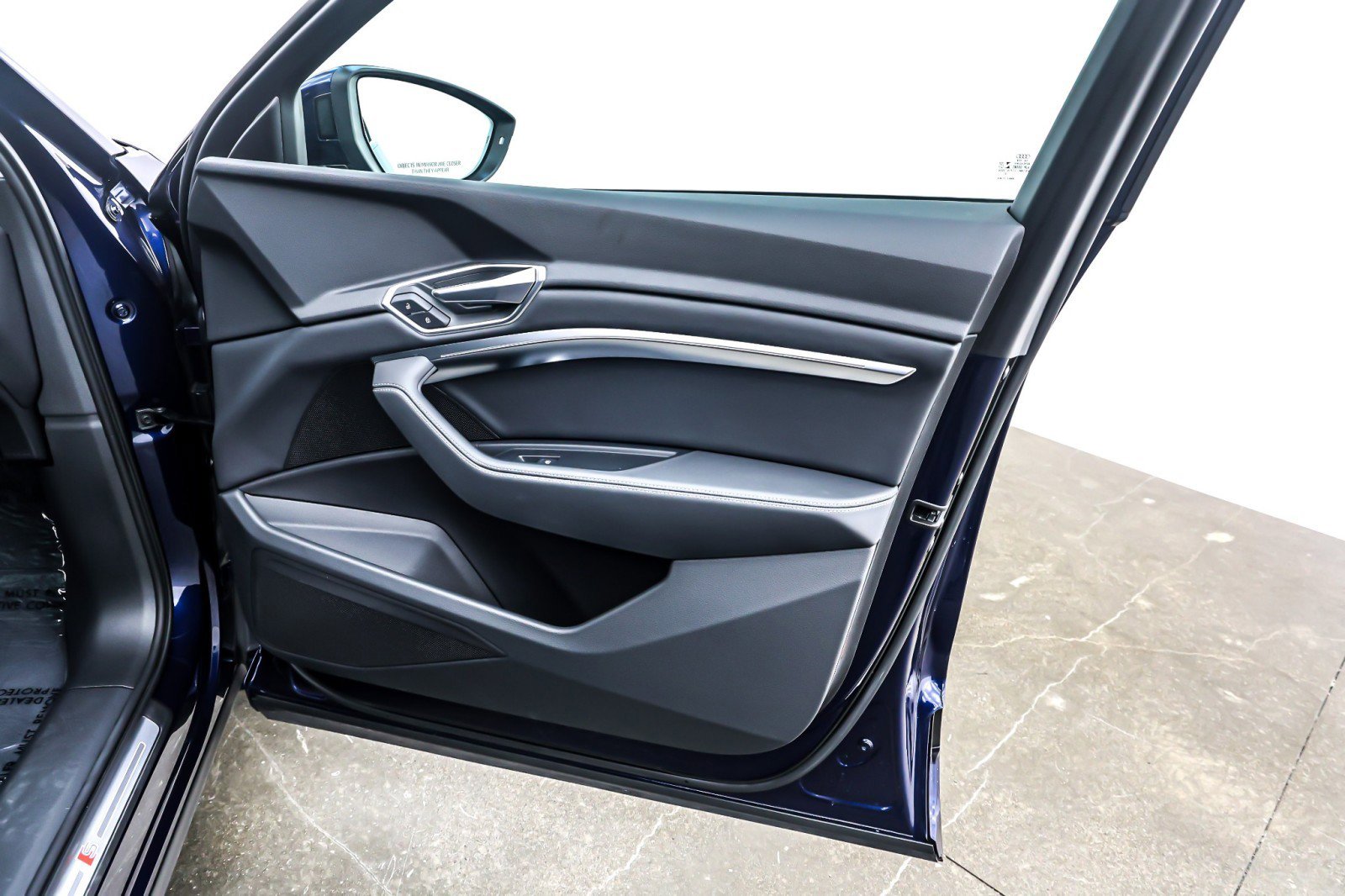 Used 2022 Audi e-tron Premium w/ Convenience Plus Package image 25