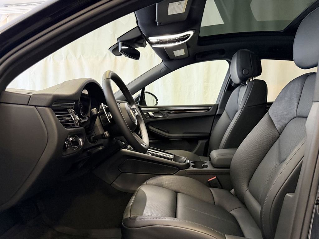 New 2026 Porsche Macan AWD/4WD image 5