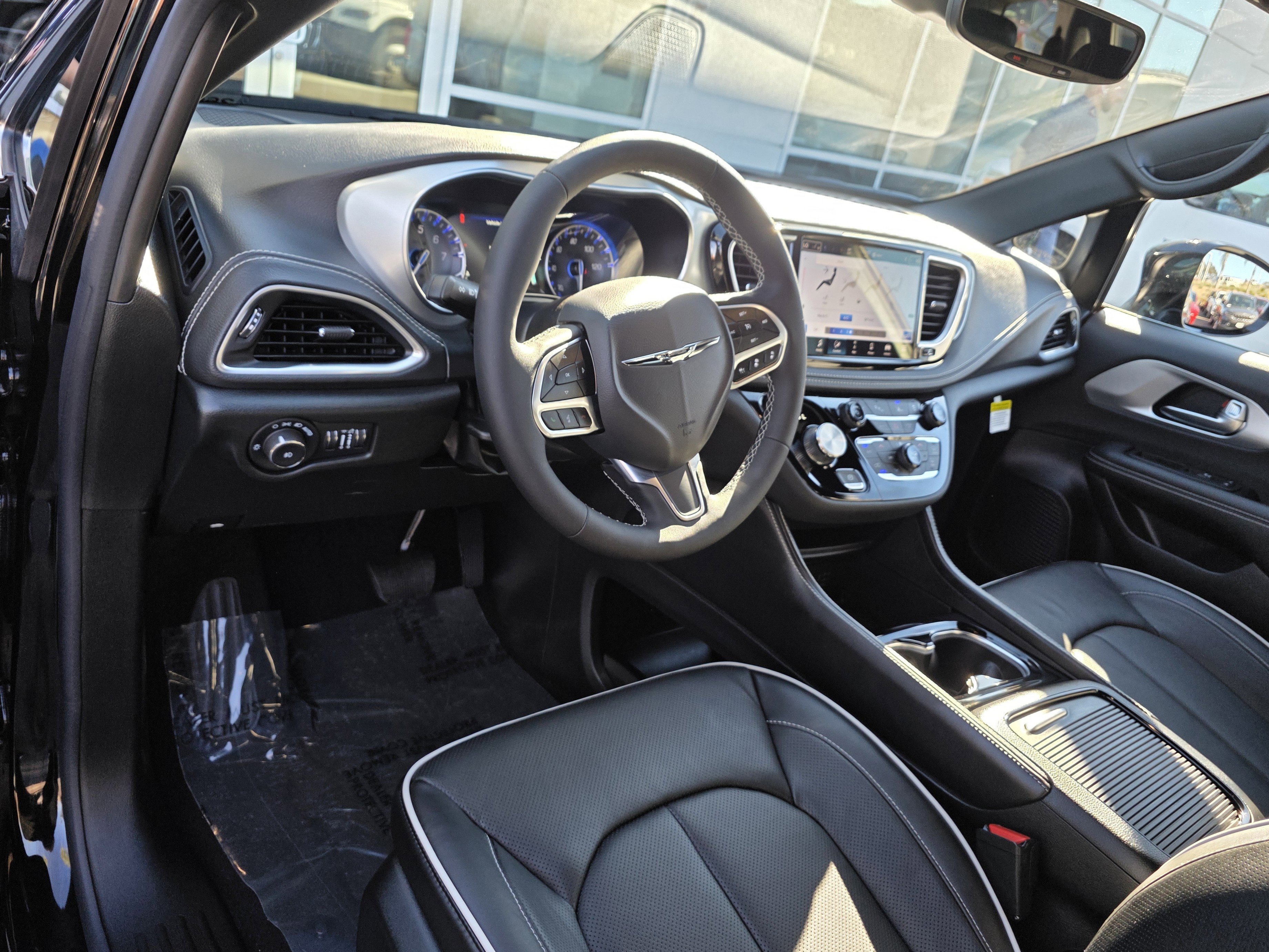 New 2026 Chrysler Pacifica Limited FWD image 8
