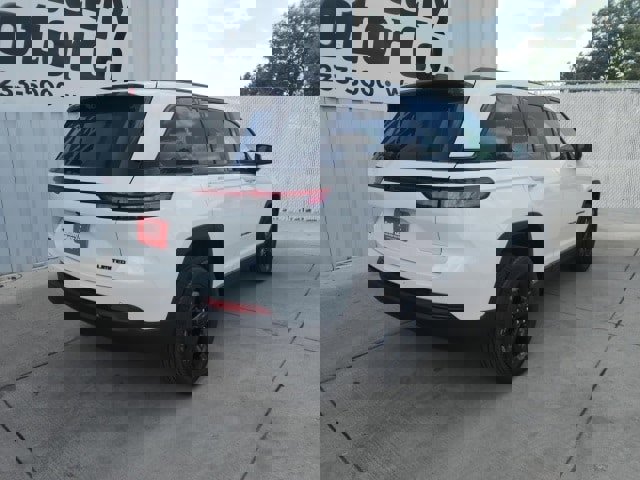 New 2025 Jeep Grand Cherokee Limited w/ Luxury Tech Group II image 18