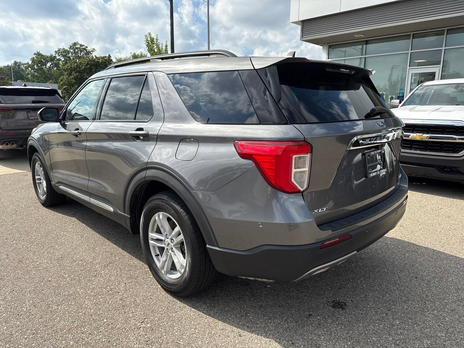 Used 2021 Ford Explorer XLT w/ Equipment Group 202A AWD/4WD image 9