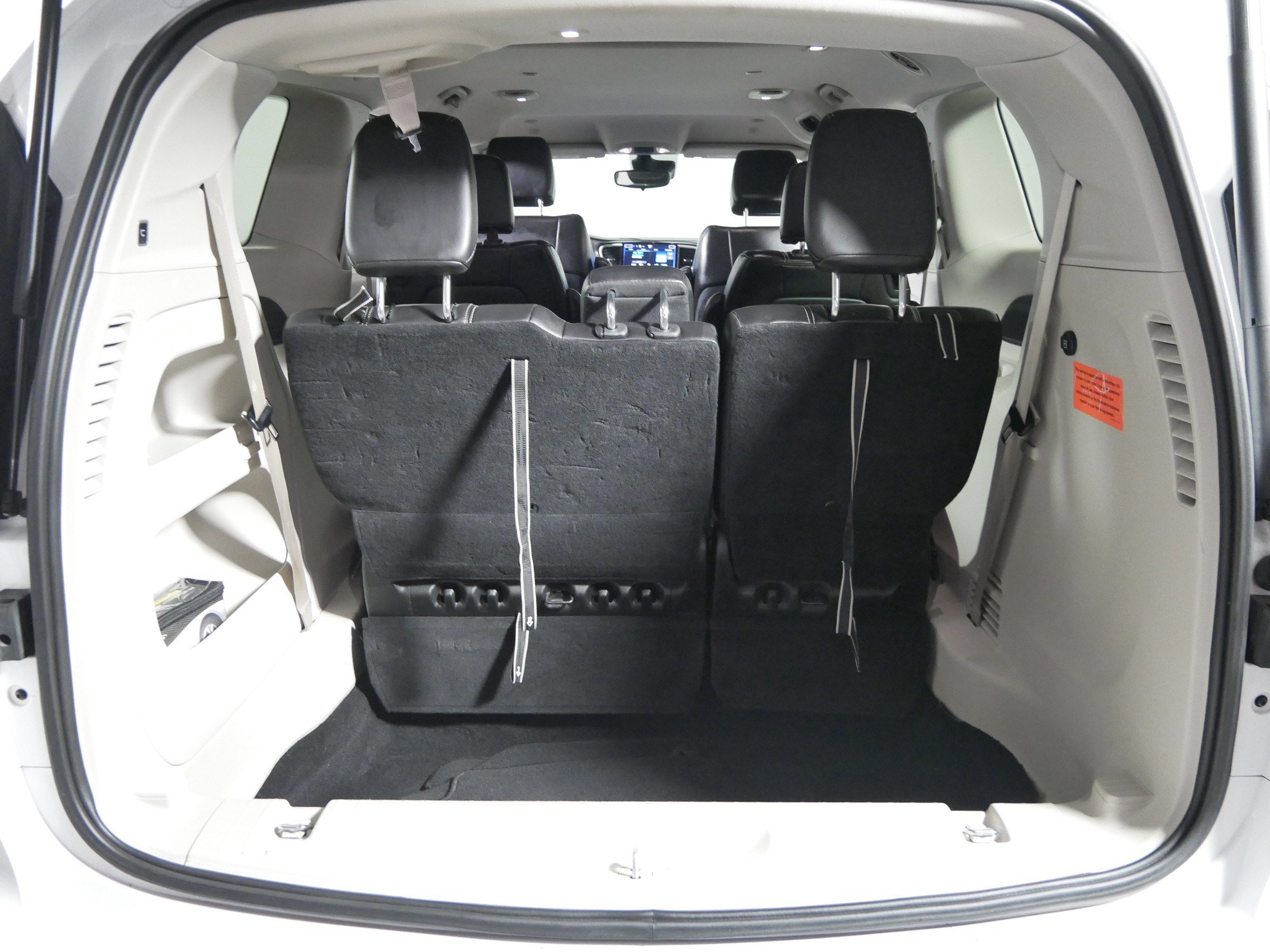 Used 2024 Chrysler Pacifica Touring-L image 18