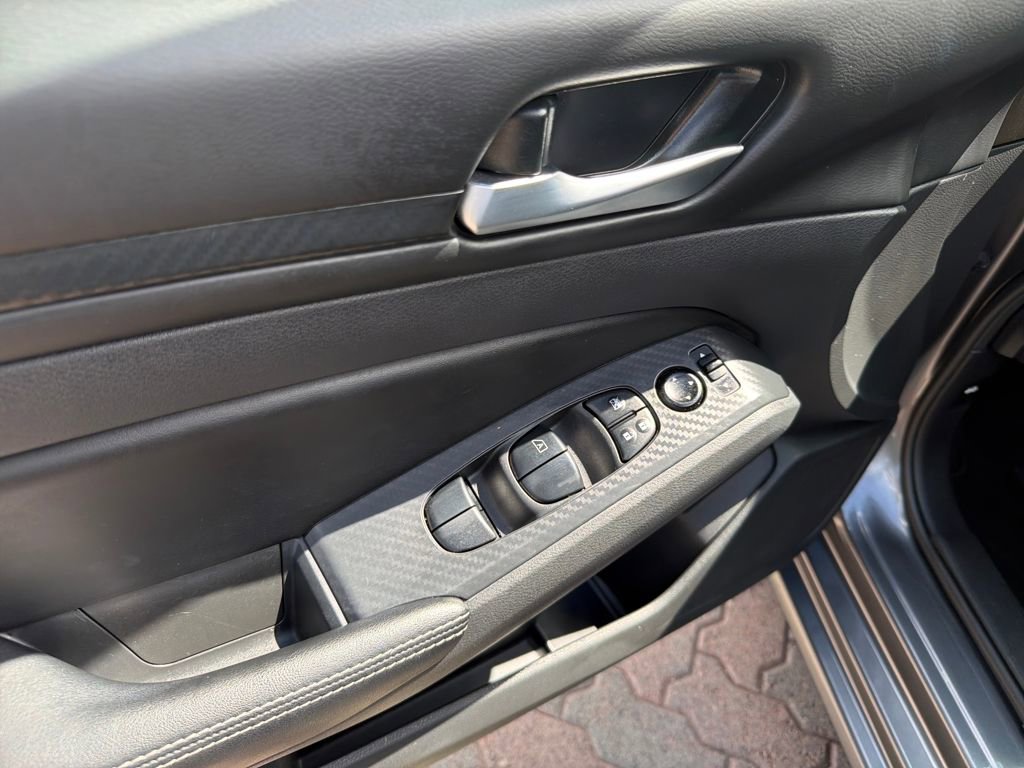 Used 2024 Nissan Altima 2.5 SV image 9