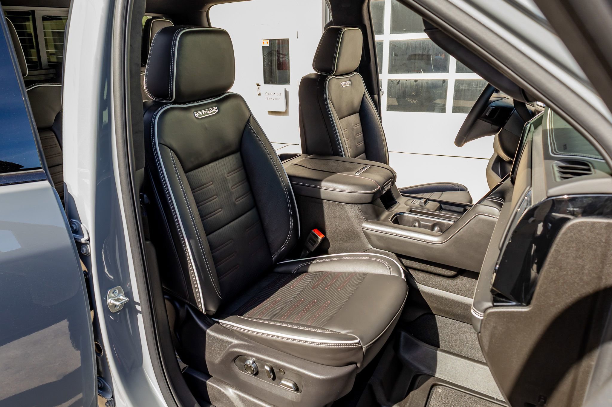 Used 2025 GMC Sierra 2500 AT4X image 30