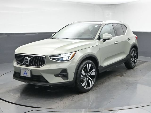 Used 2025 Volvo XC40 B5 Ultra w/ Climate Package AWD/4WD image 3