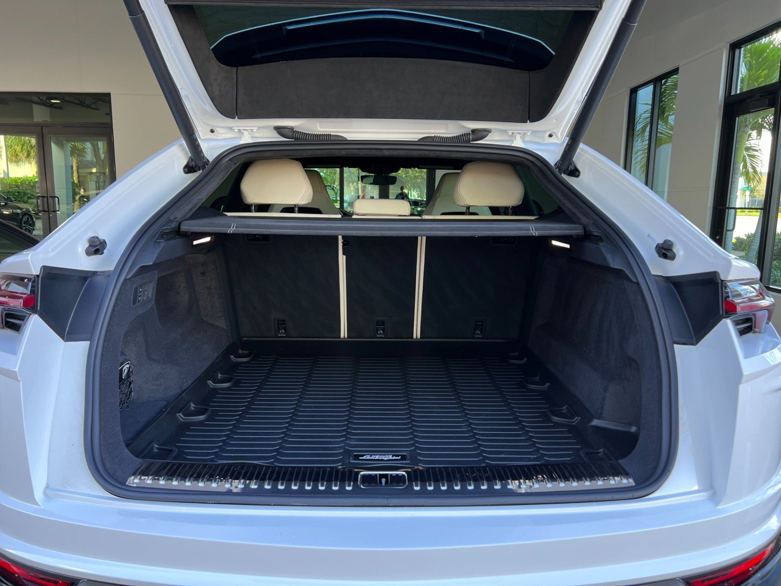 Used 2021 Lamborghini Urus AWD/4WD image 49
