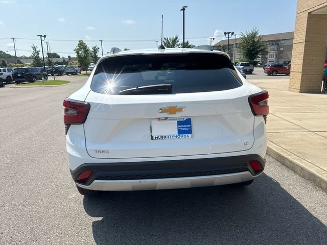 Used 2024 Chevrolet Trax LT w/ Driver Confidence Package FWD image 3