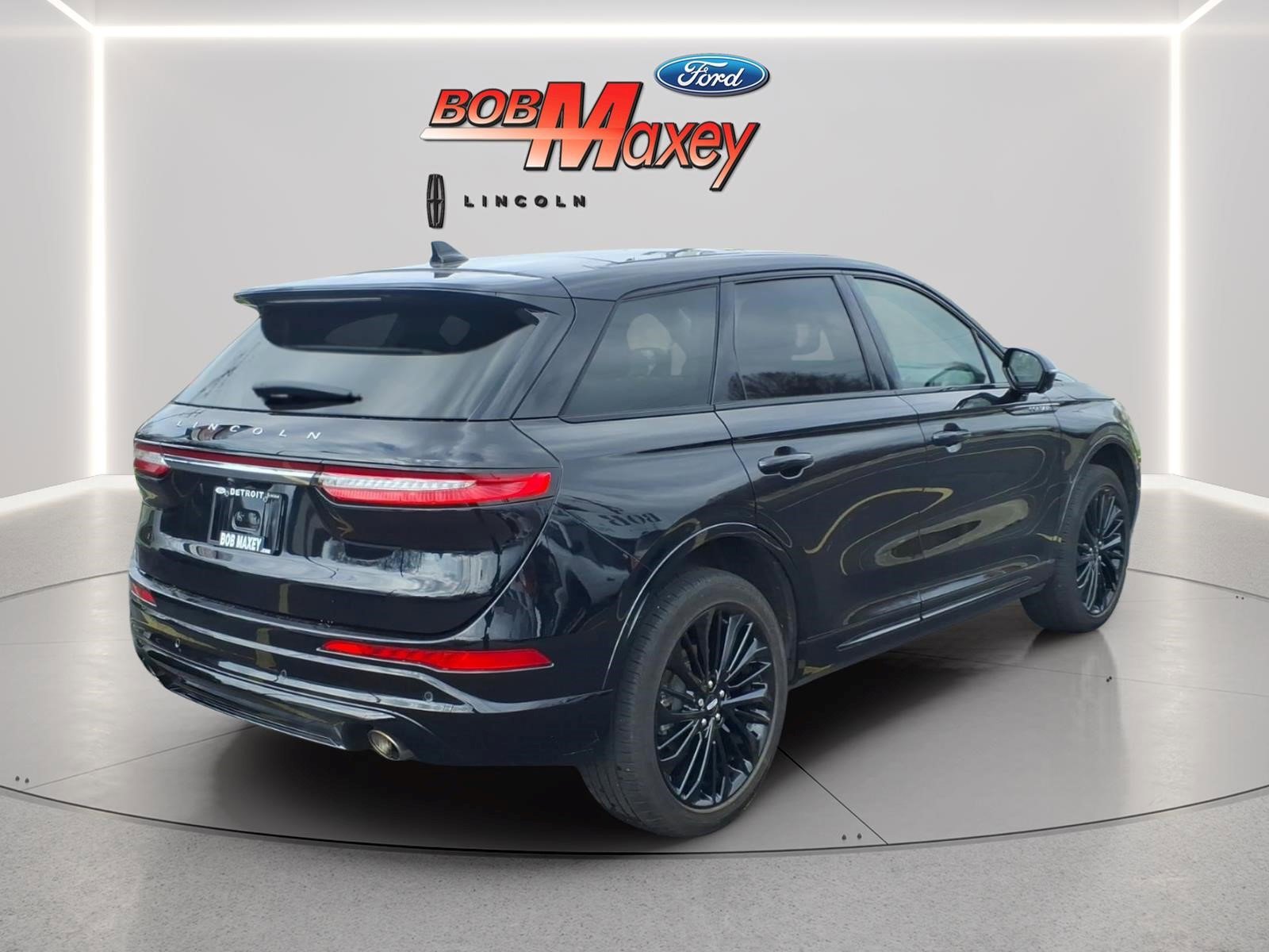 Used 2024 Lincoln Corsair AWD w/ Equipment Group 101A image 4
