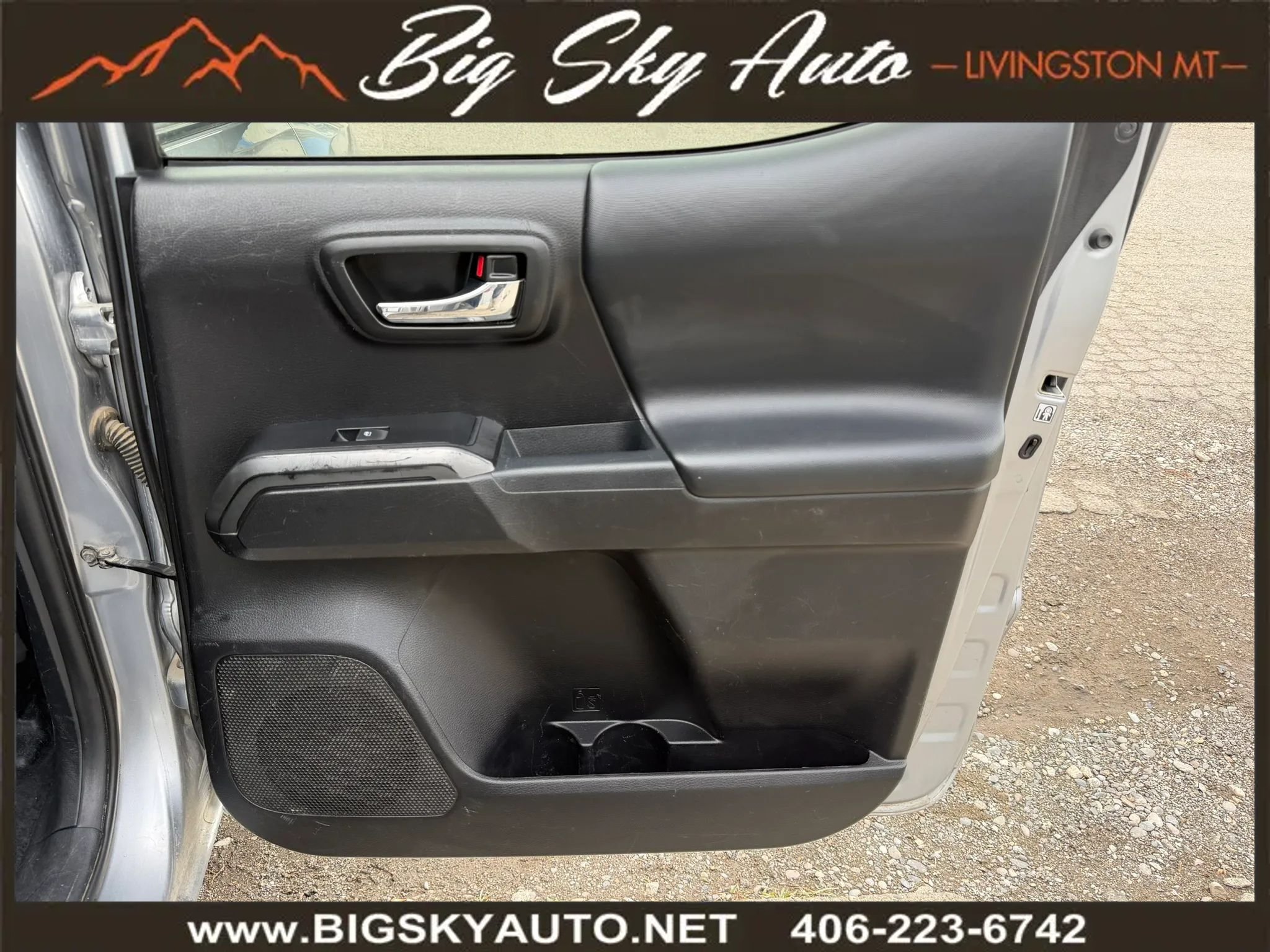 Used 2019 Toyota Tacoma TRD Off-Road w/ Technology Package AWD/4WD image 22