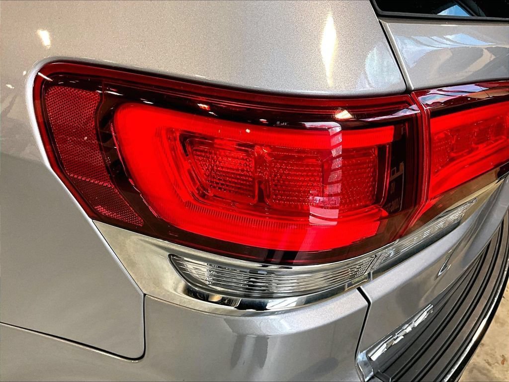 Used 2020 Jeep Grand Cherokee Limited w/ Premium Lighting Group AWD/4WD image 35