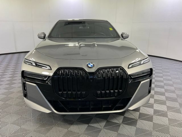 Certified 2023 BMW 760i xDrive AWD/4WD image 2