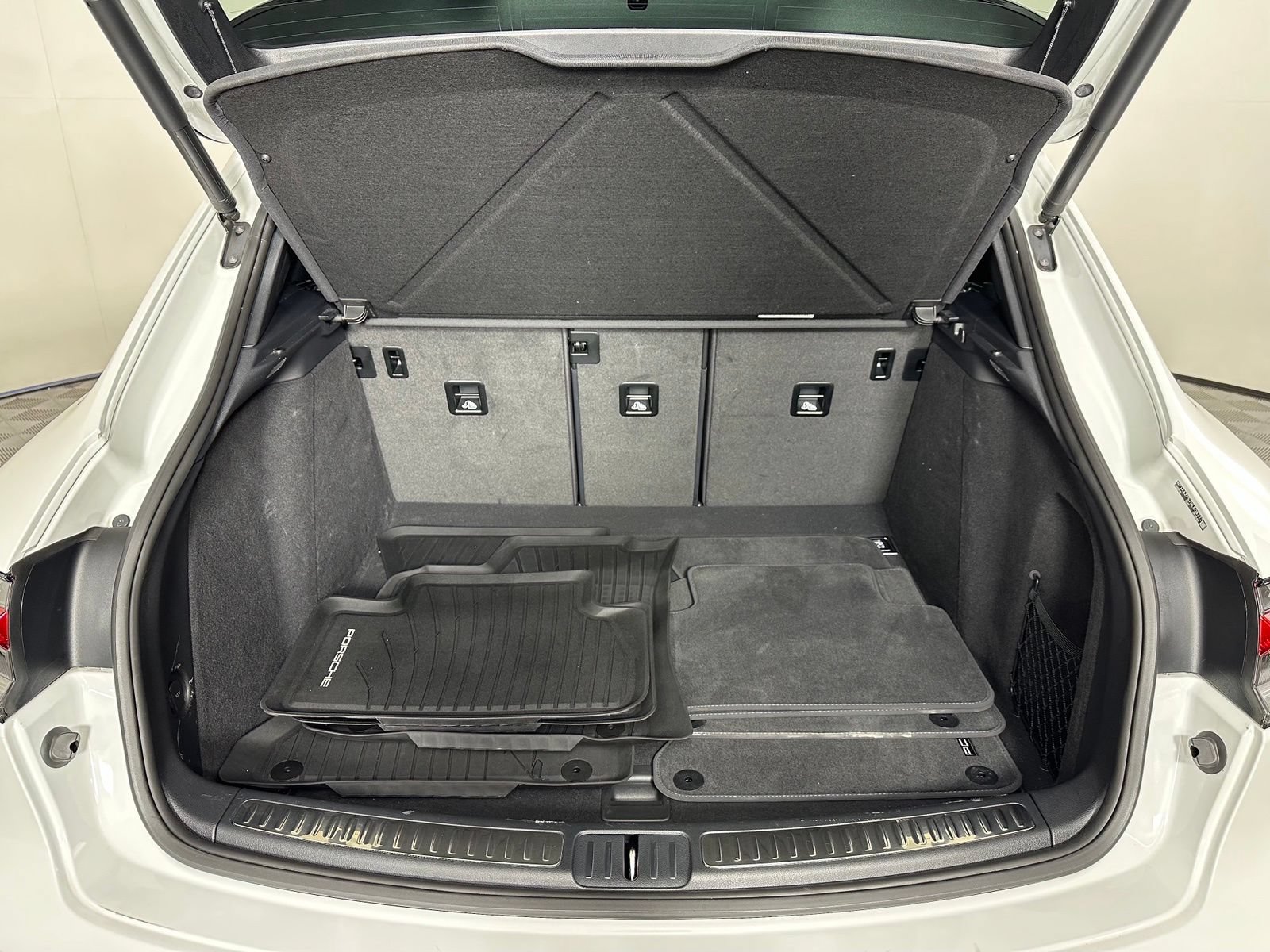 Used 2022 Porsche Macan AWD/4WD image 28