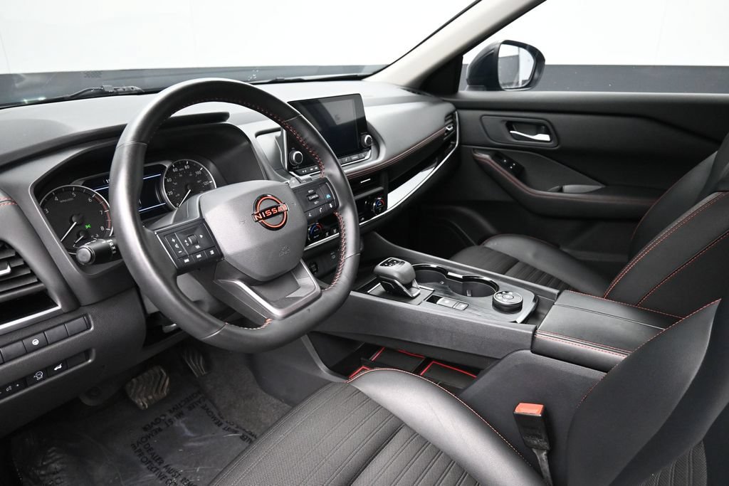 Used 2025 Nissan Rogue SV AWD/4WD image 19