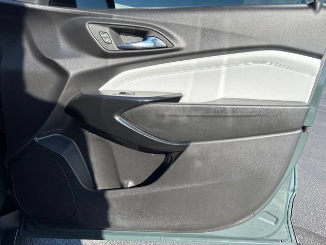 Used 2025 Chevrolet Trax LT FWD image 12