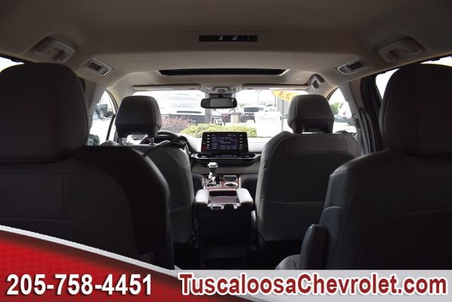 Used 2023 Toyota Sienna XLE FWD image 11