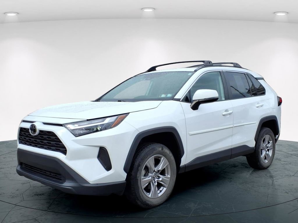 Used 2022 Toyota RAV4 XLE w/ Convenience Package image 3