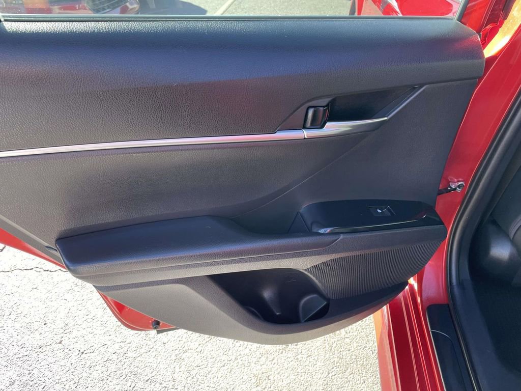 Used 2020 Toyota Camry SE image 19
