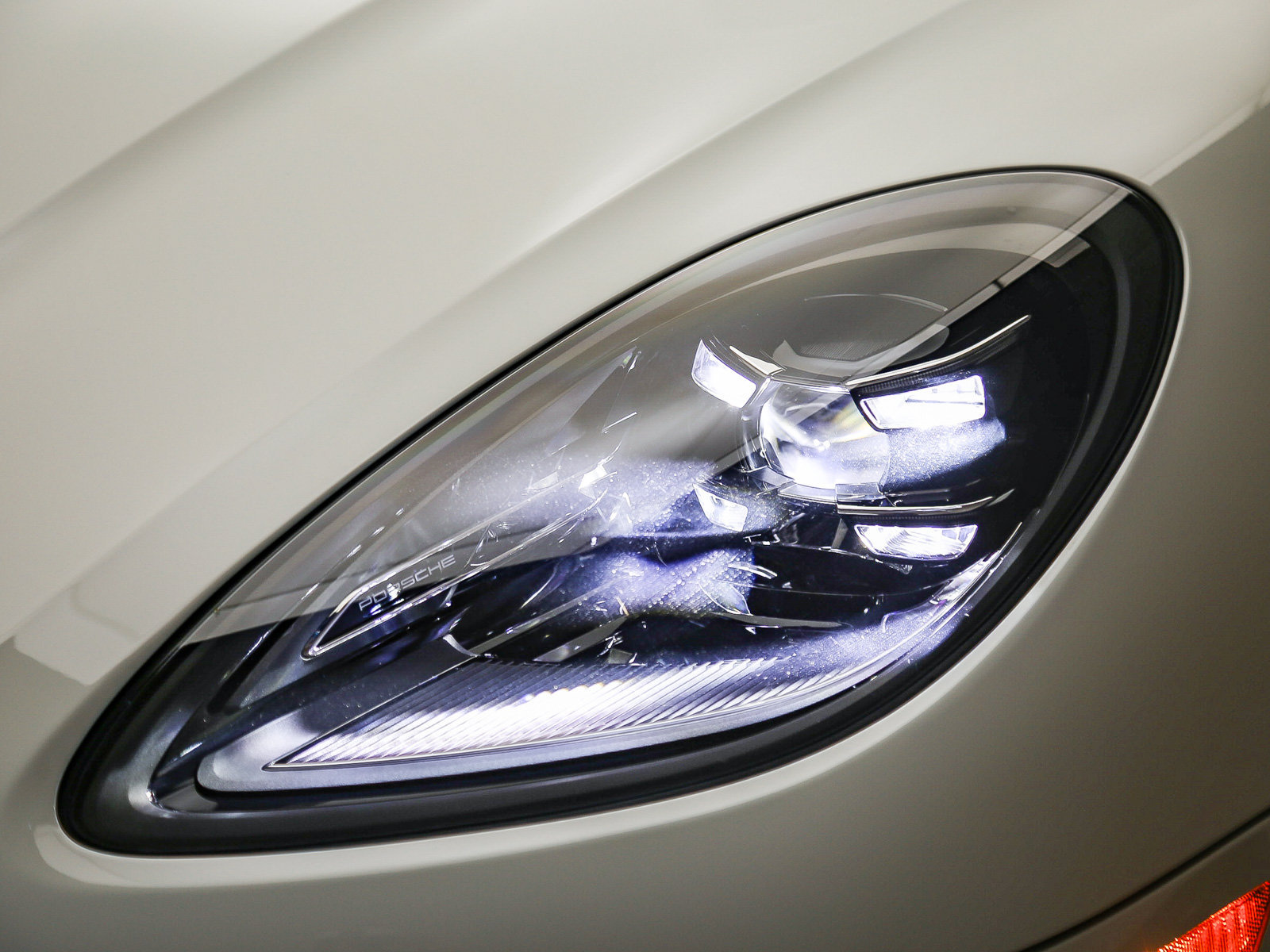 Certified 2026 Porsche Macan AWD/4WD image 11