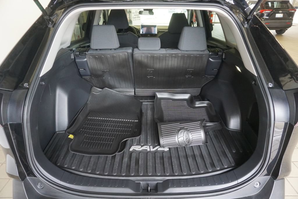 Used 2023 Toyota RAV4 LE AWD/4WD image 9