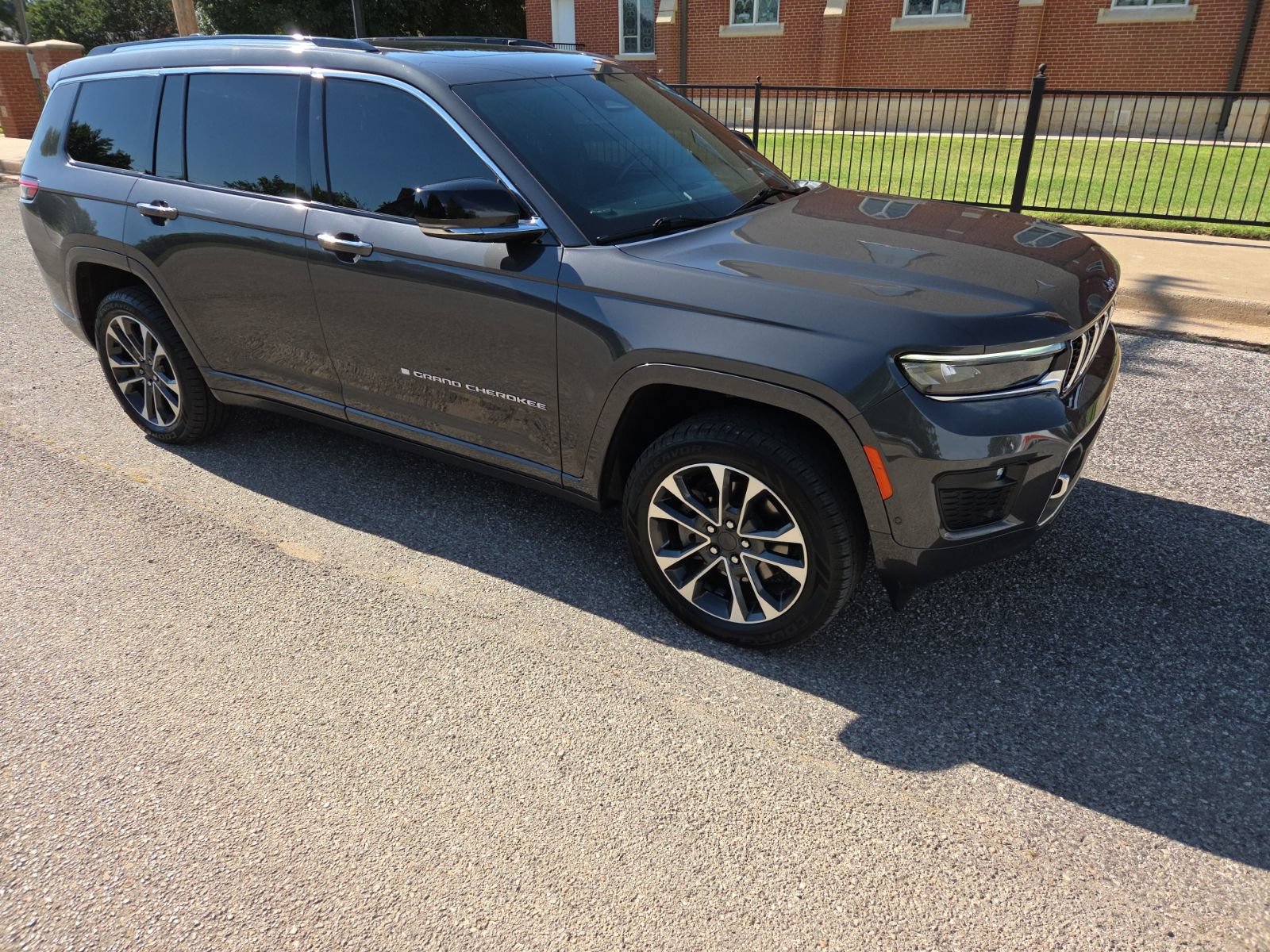 Used 2022 Jeep Grand Cherokee L Overland AWD/4WD image 2