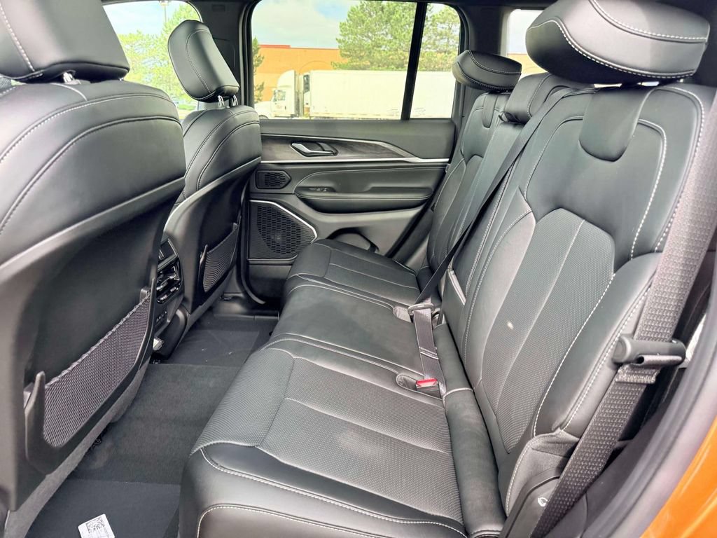 New 2026 Jeep Grand Cherokee Limited AWD/4WD image 11