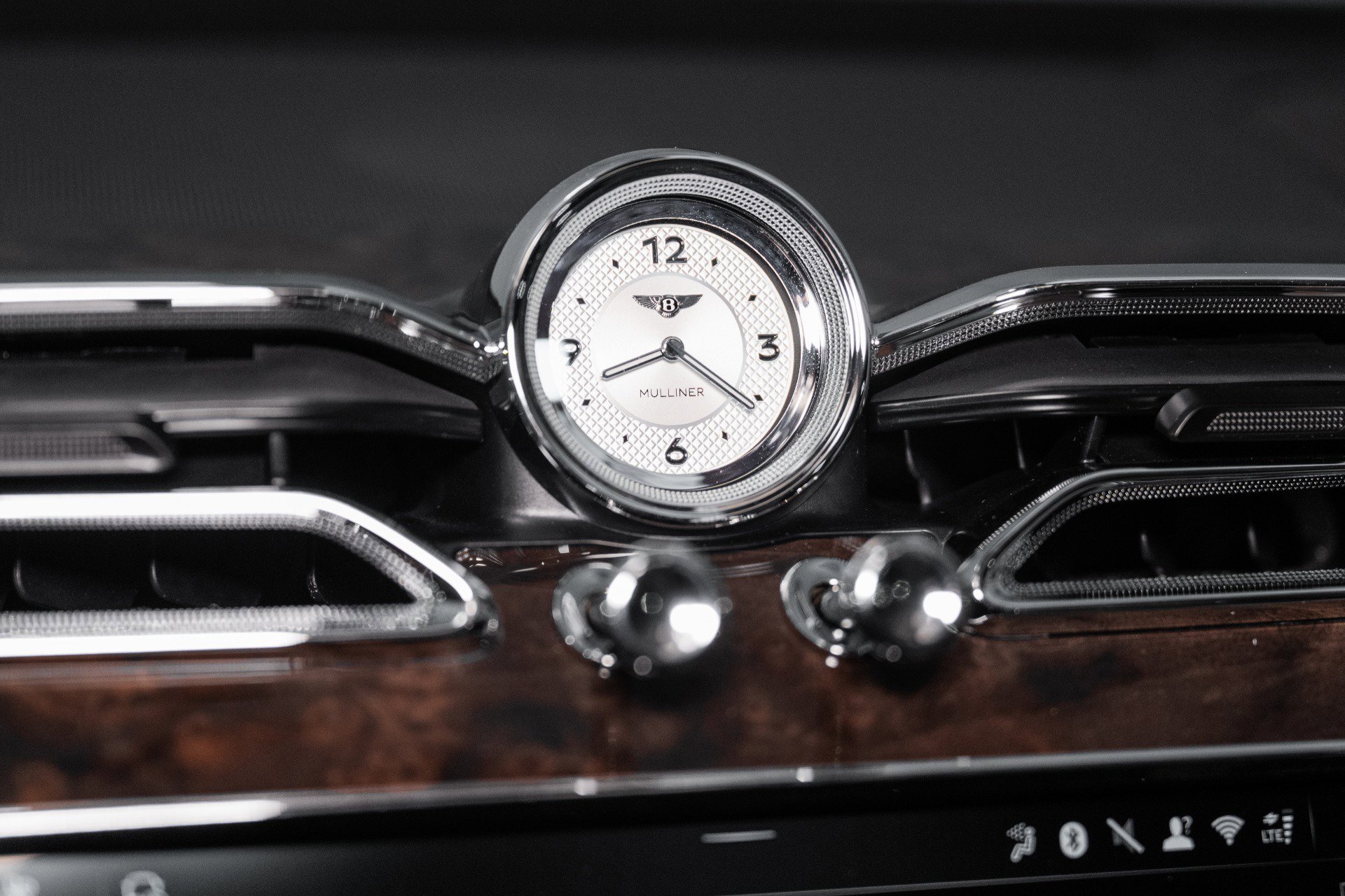 New 2025 Bentley Bentayga Extended Wheelbase image 41