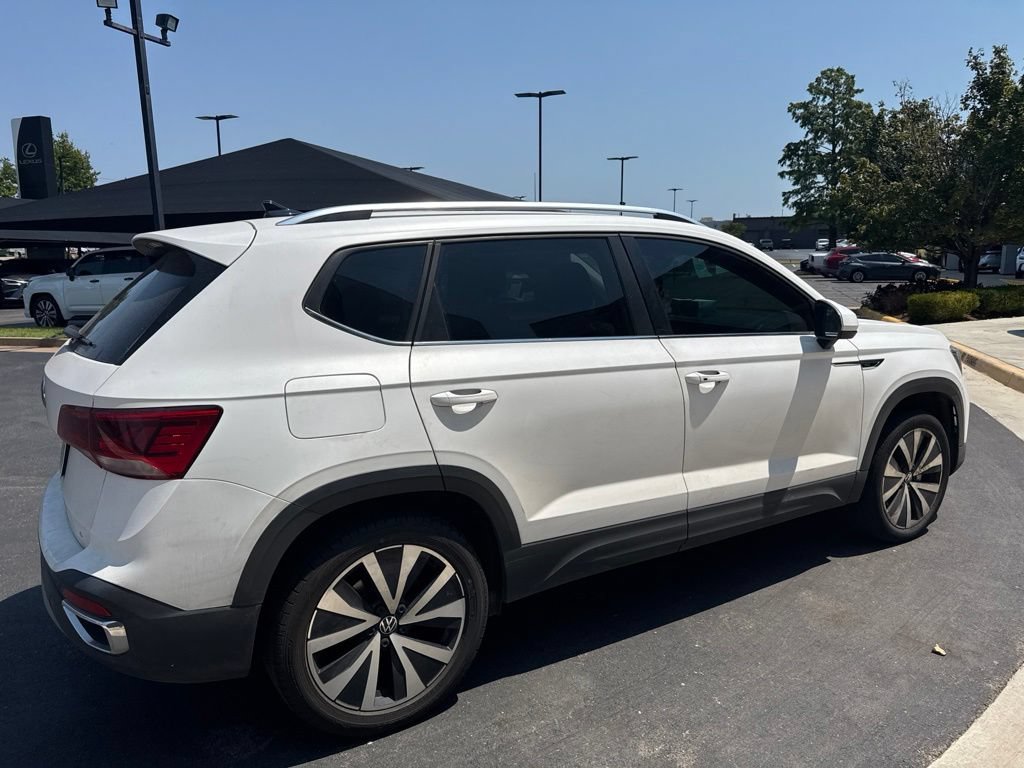 Used 2024 Volkswagen Taos SE FWD image 5