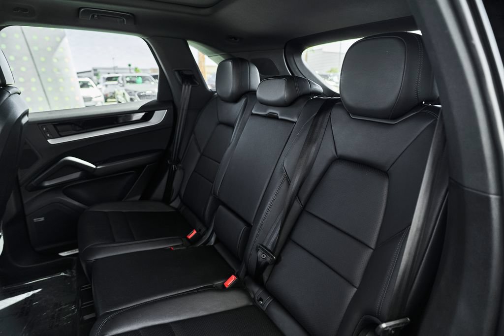 Used 2024 Porsche Cayenne AWD/4WD image 24