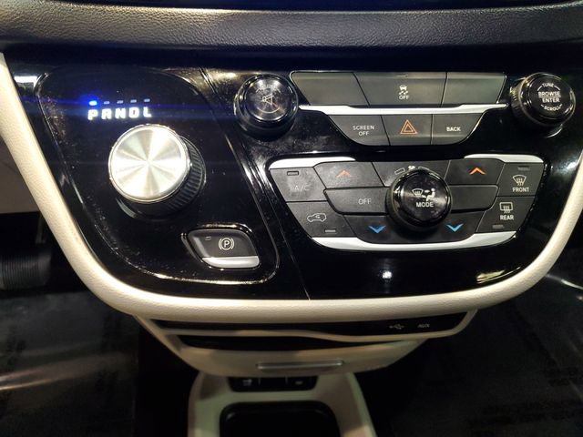Used 2017 Chrysler Pacifica Touring FWD image 20