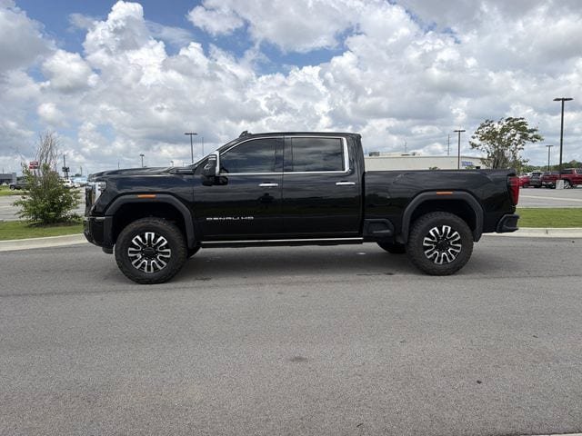 Used 2024 GMC Sierra 2500 Denali Ultimate AWD/4WD image 2
