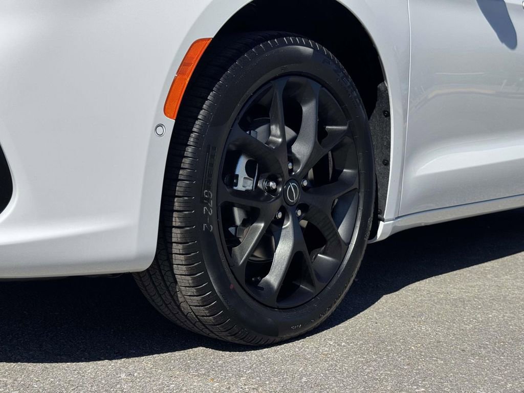 New 2026 Chrysler Pacifica Select w/ S Appearance Package FWD image 10