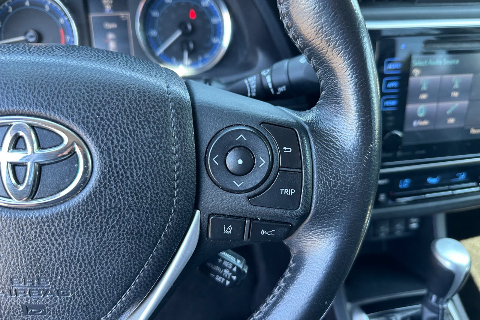Used 2019 Toyota Corolla XLE FWD image 17