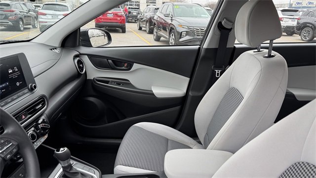 Used 2023 Hyundai Kona SE image 22