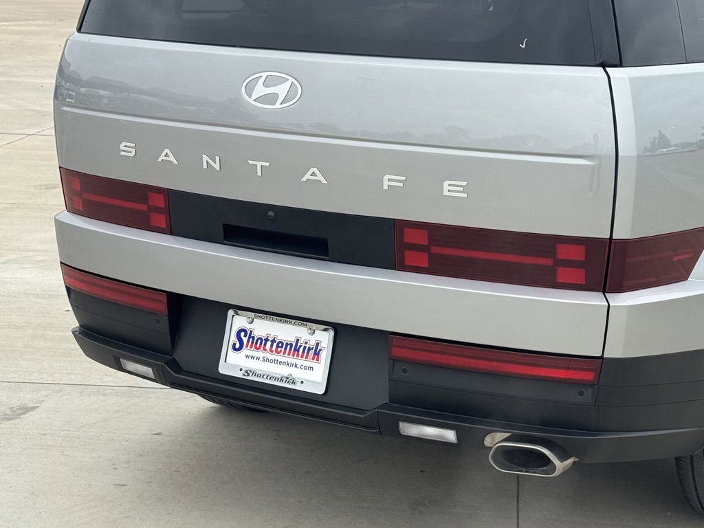 Used 2025 Hyundai Santa Fe SEL FWD image 6