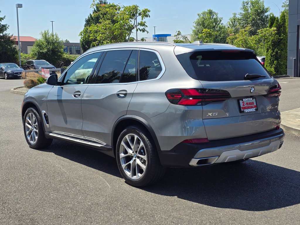 Used 2026 BMW X5 xDrive40i AWD/4WD image 3