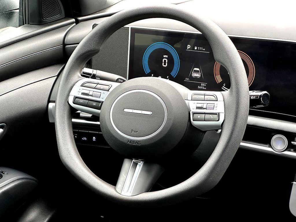 Used 2025 Hyundai Santa Cruz SE image 31