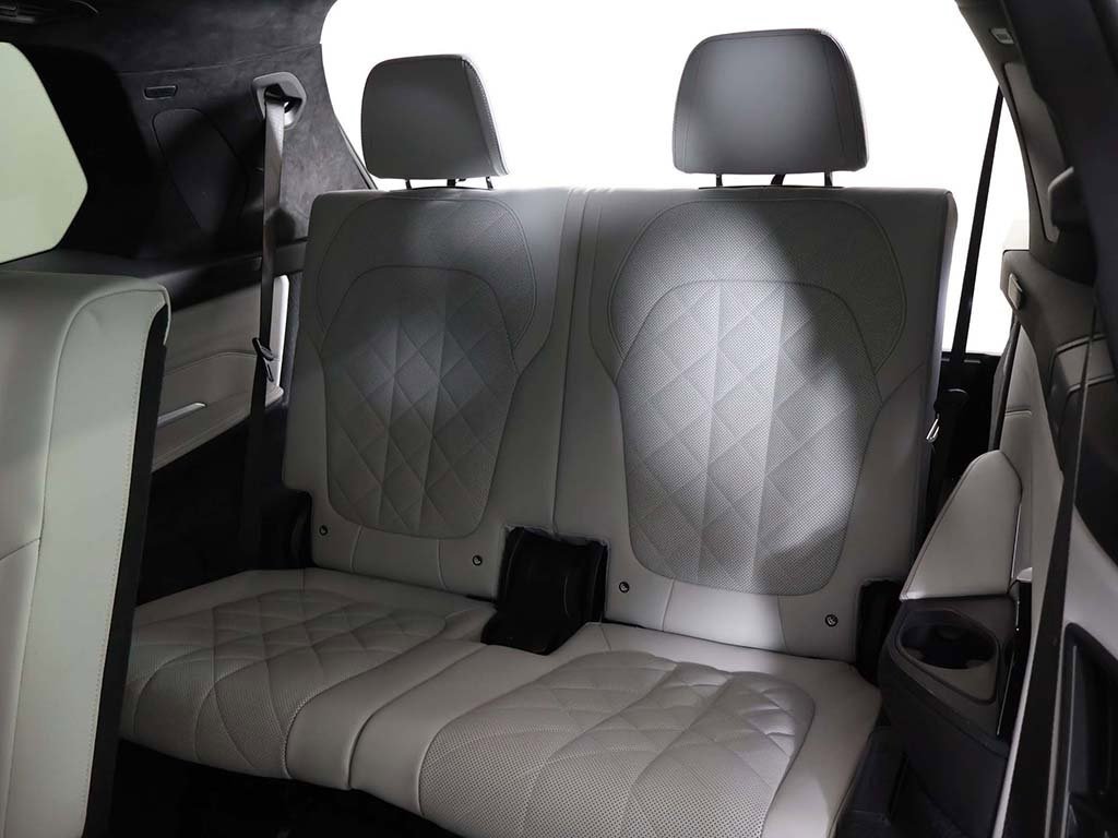 Used 2024 BMW X7 xDrive40i w/ Executive Package image 42