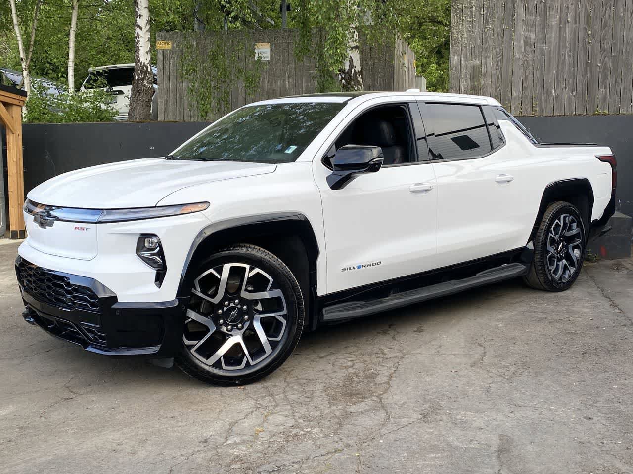 Used 2025 Chevrolet Silverado EV RST AWD/4WD video 1