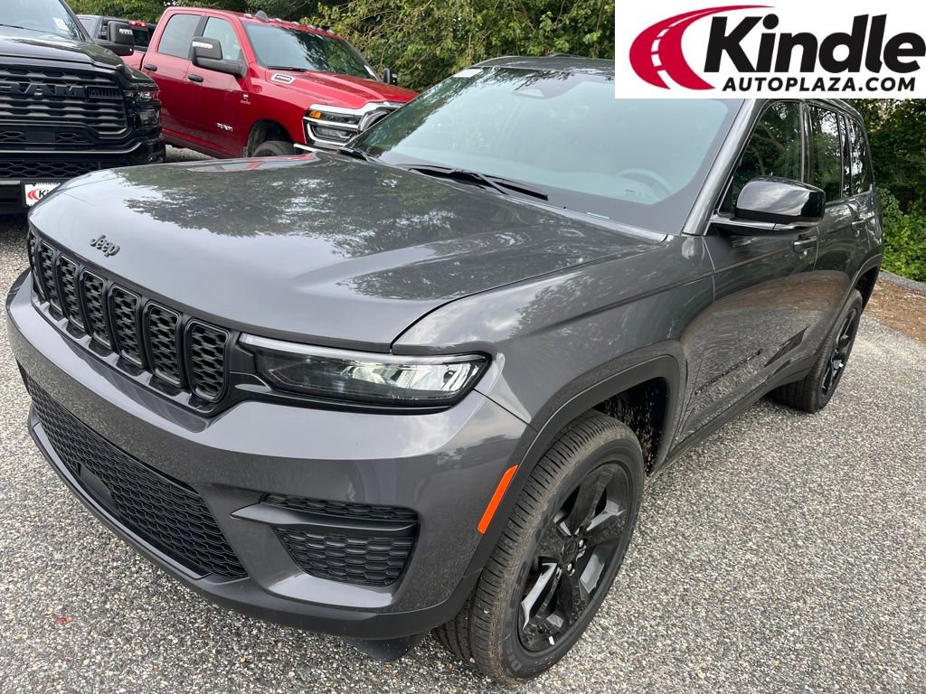 New 2025 Jeep Grand Cherokee 4WD image 1