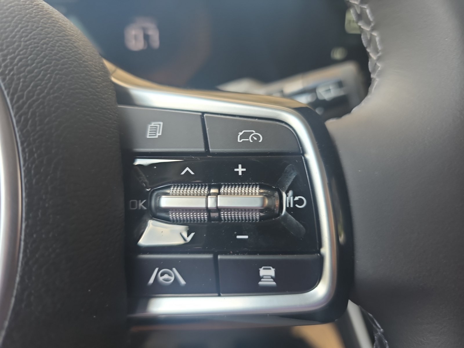 Certified 2026 Kia Carnival LX FWD image 24